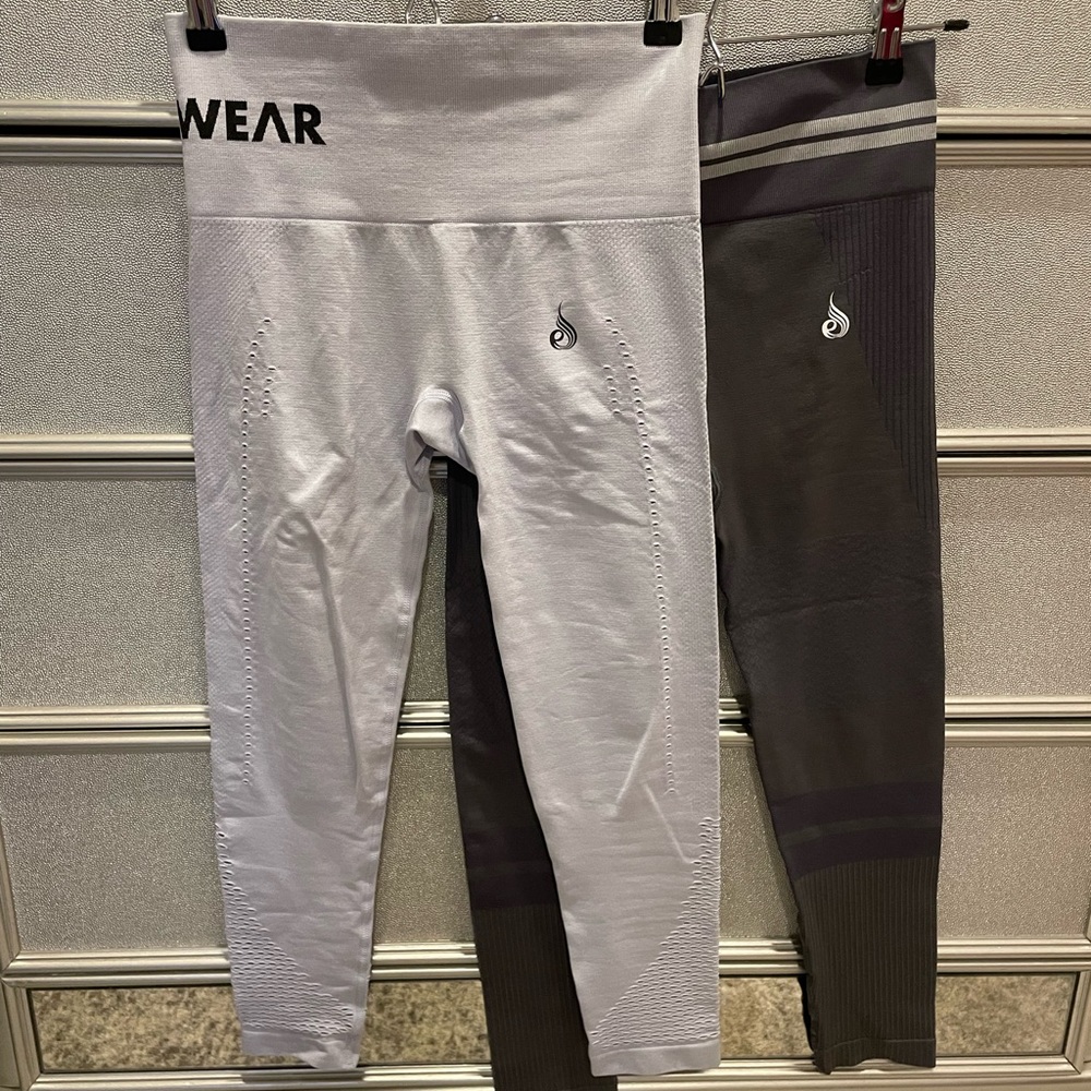 2 pairs Ryderwear seamless leggings
